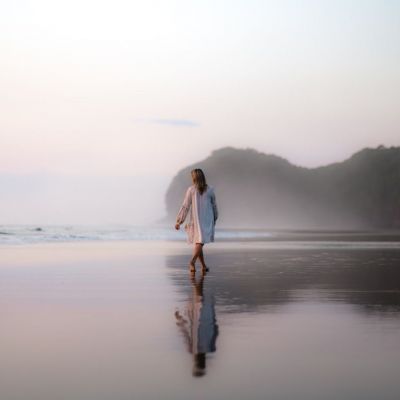 Der Weg zu sich. Wir werden alleine in unserer vollen Kraft geboren und sterben irgendwann auch alleine mit uns. Niemand geht diesen Weg für uns. Wir dürfen ihn für uns gehen. deneigenenweggehen followyourintuition wasmachtdichglücklich werbistduwirklich hördirzu