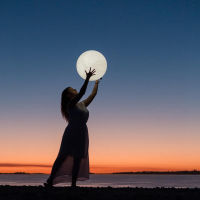 Das Leben passiert. Das Leben ist jetzt. In dieser Sekunde. 3-2-1. kannst du gut im Moment sein? Nehmen Zukunft und Vergangenheit viel Platz in deinen täglichen Gedanken ein? Wusstest du, dass dein Ego den Widerstand bildet, wenn du in der Präsenz sein möchtest? Wie oft spürst du diesen Widerstand und wie schnell verschwindet er? dasegoistlaut deinego imhierundjetztleben präsentsein präsentimmoment vergangenheitundzukunft dasgroßeganze imaugenblicksein
